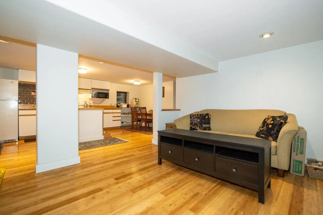 2659 Oxford Street