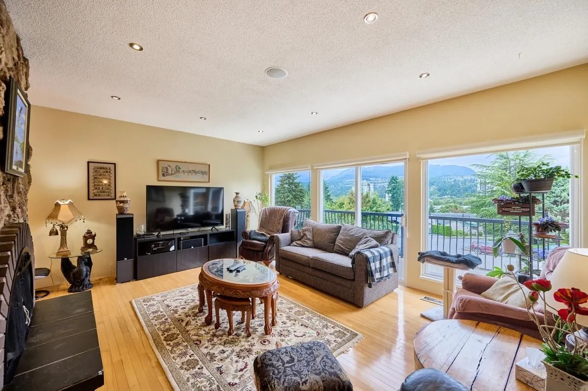 3222 Pinda Drive