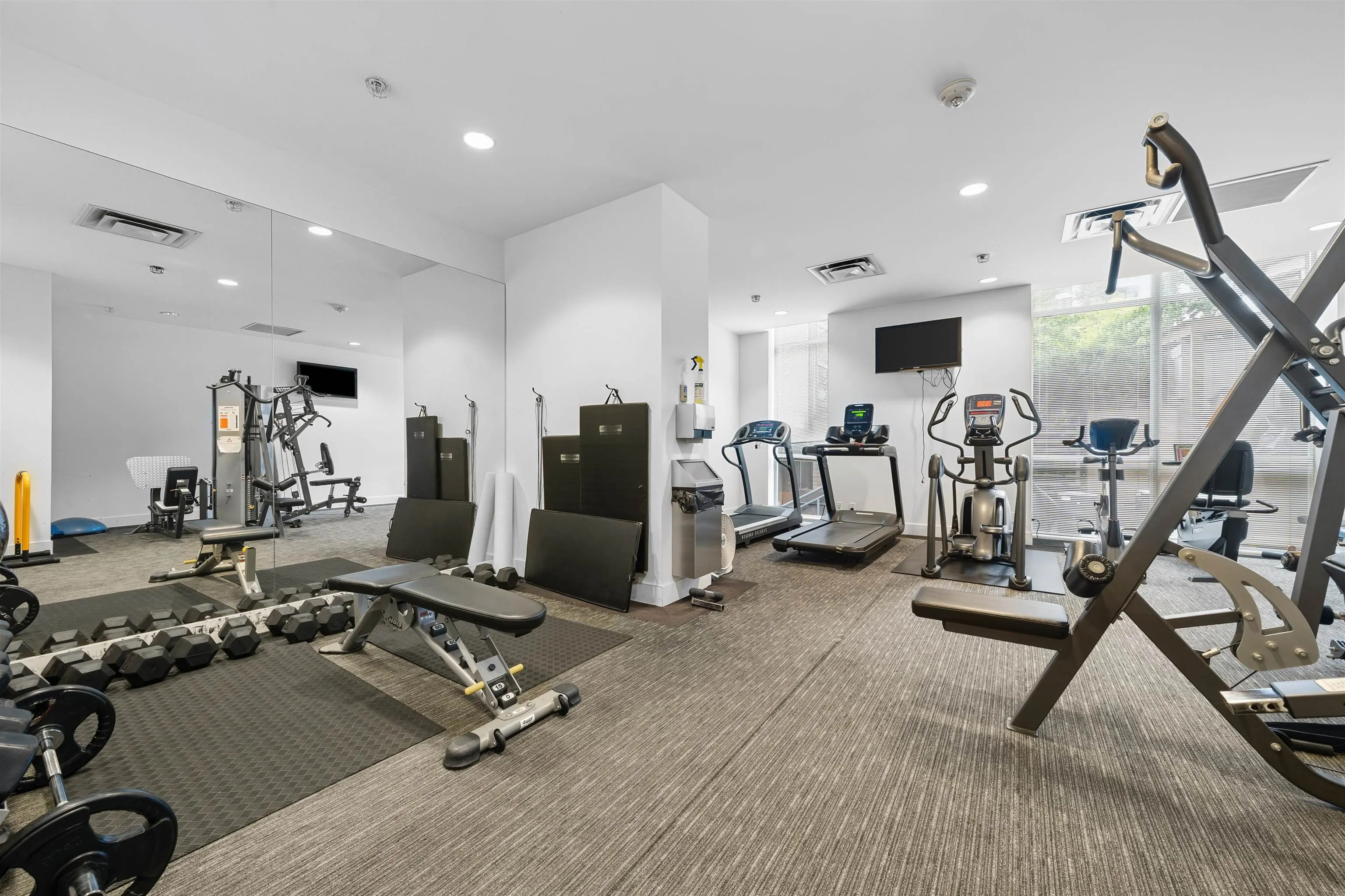 1607 888 Homer Street