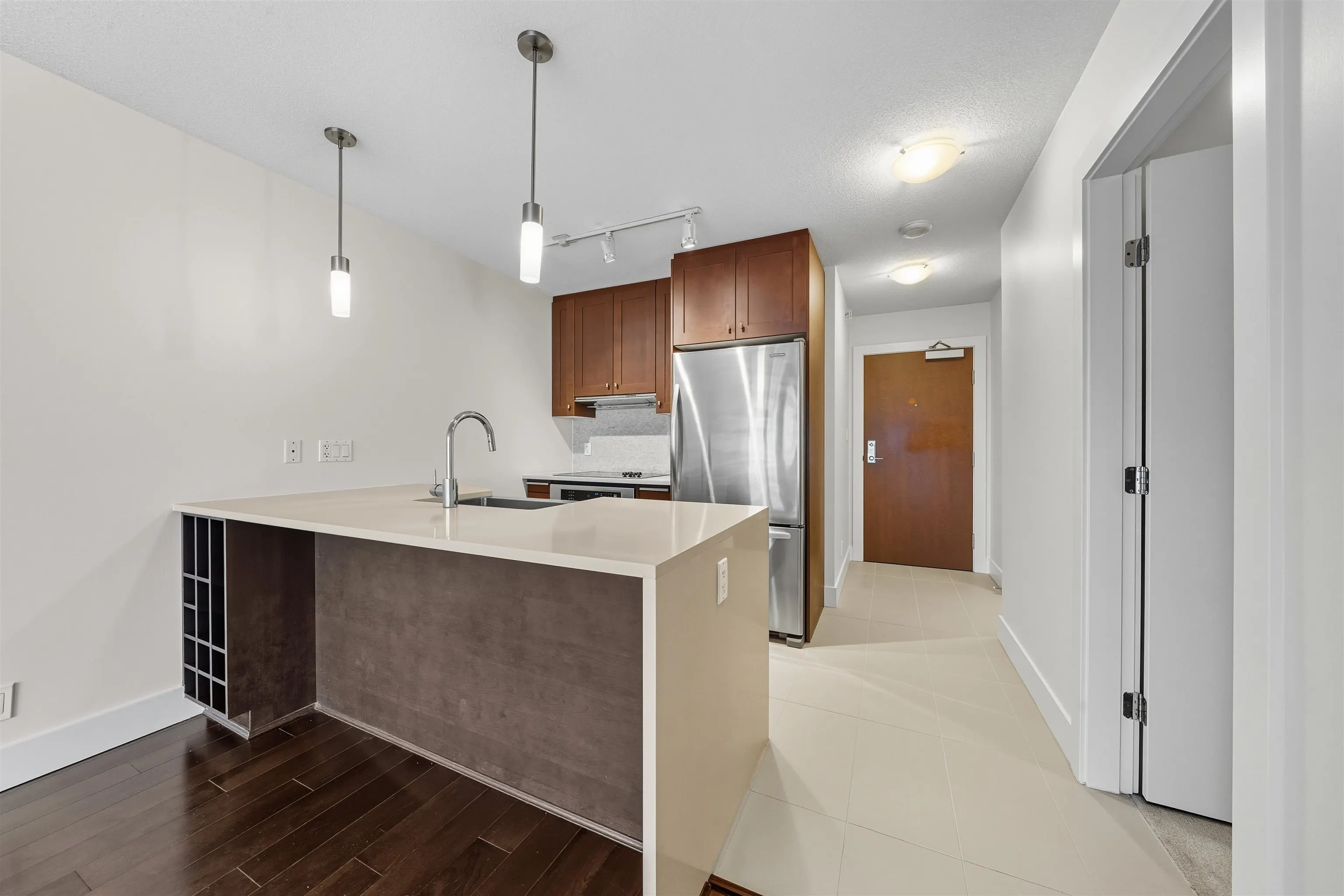 1607 888 Homer Street