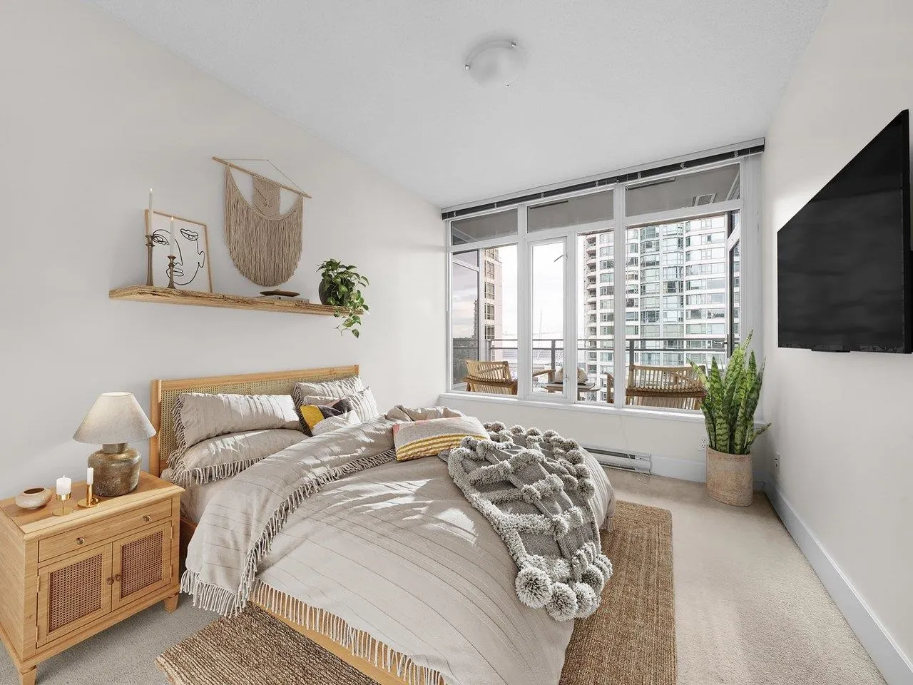 1607 888 Homer Street