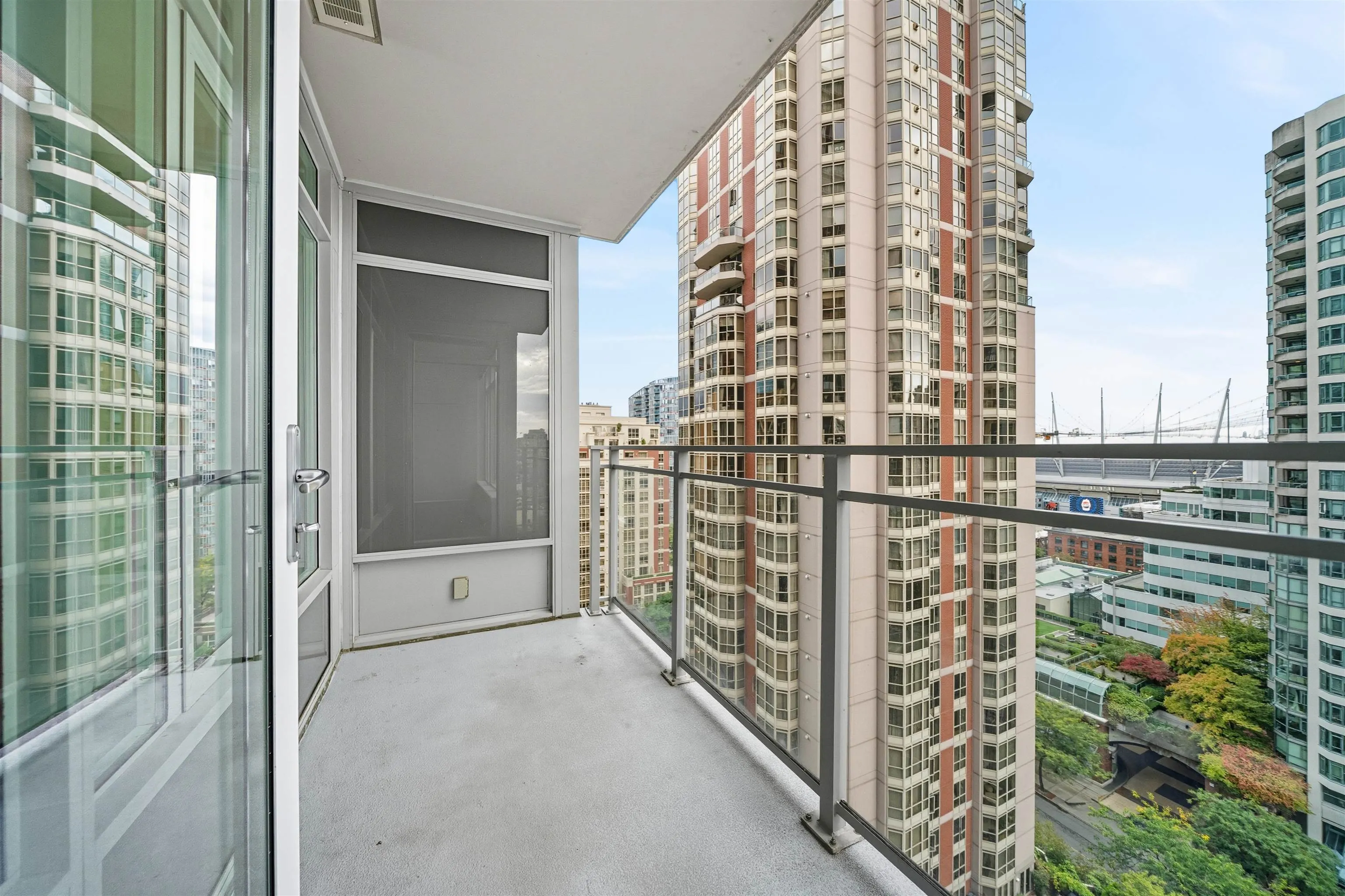 1607 888 Homer Street