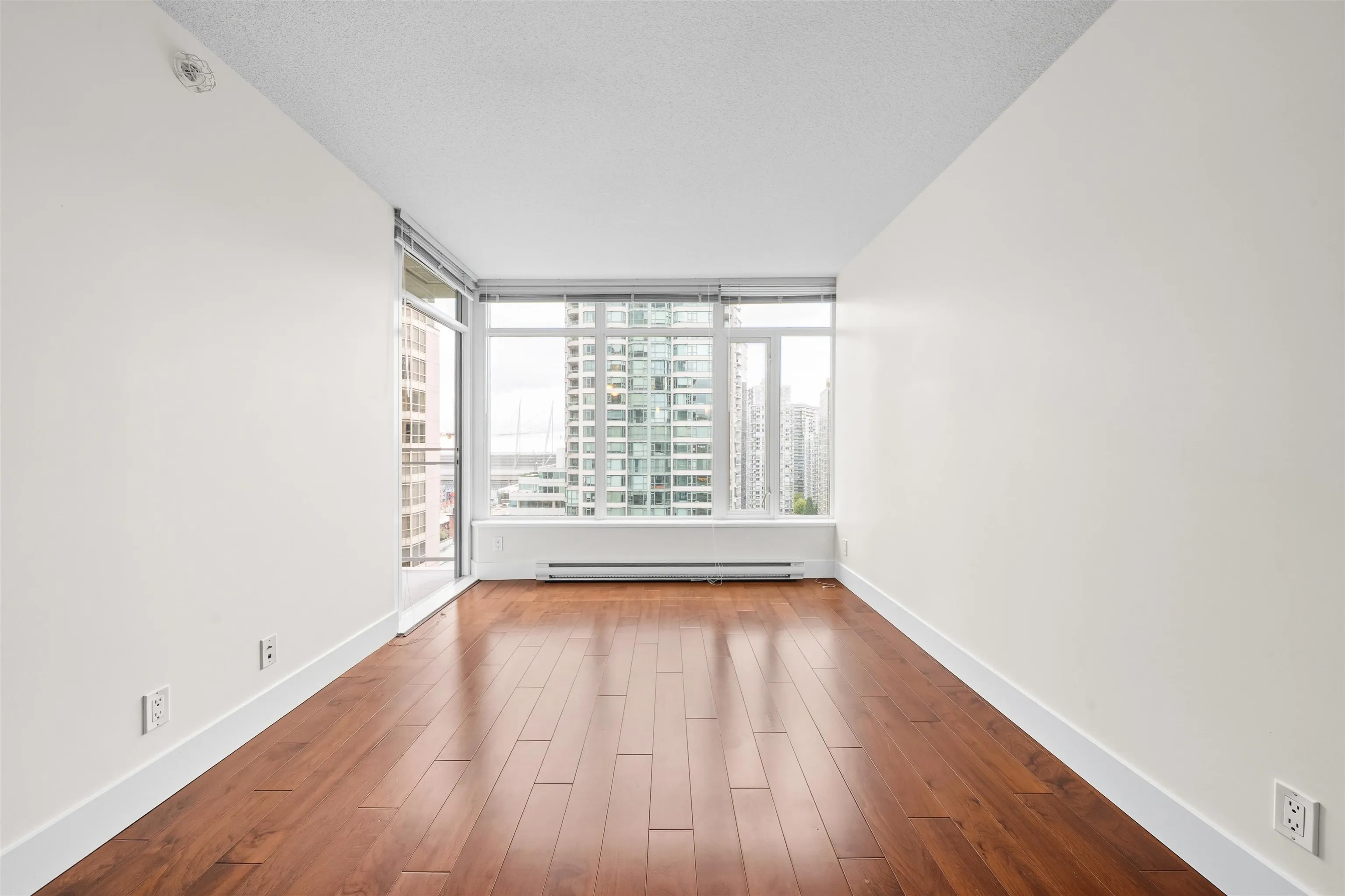 1607 888 Homer Street