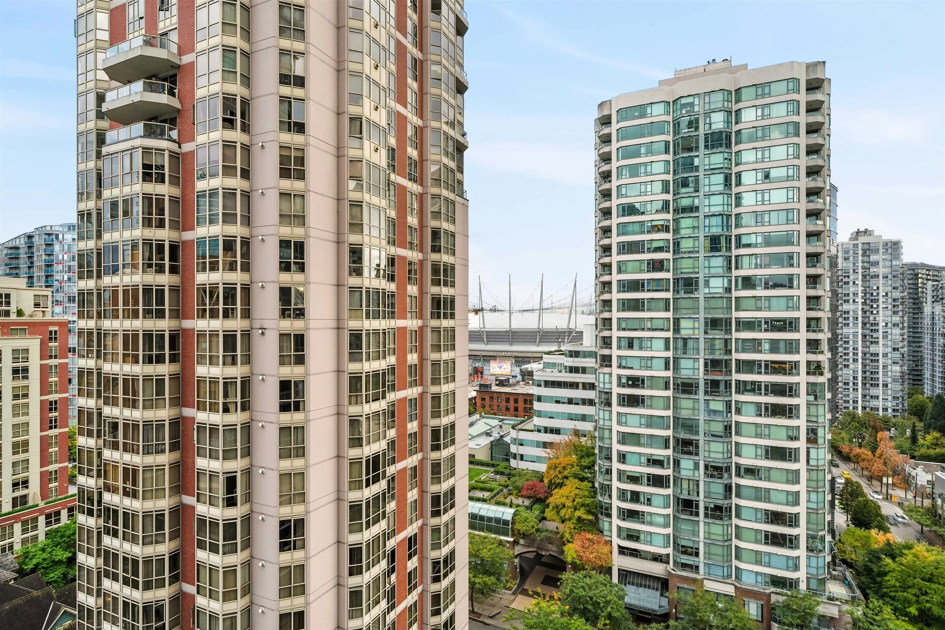 1607 888 Homer Street