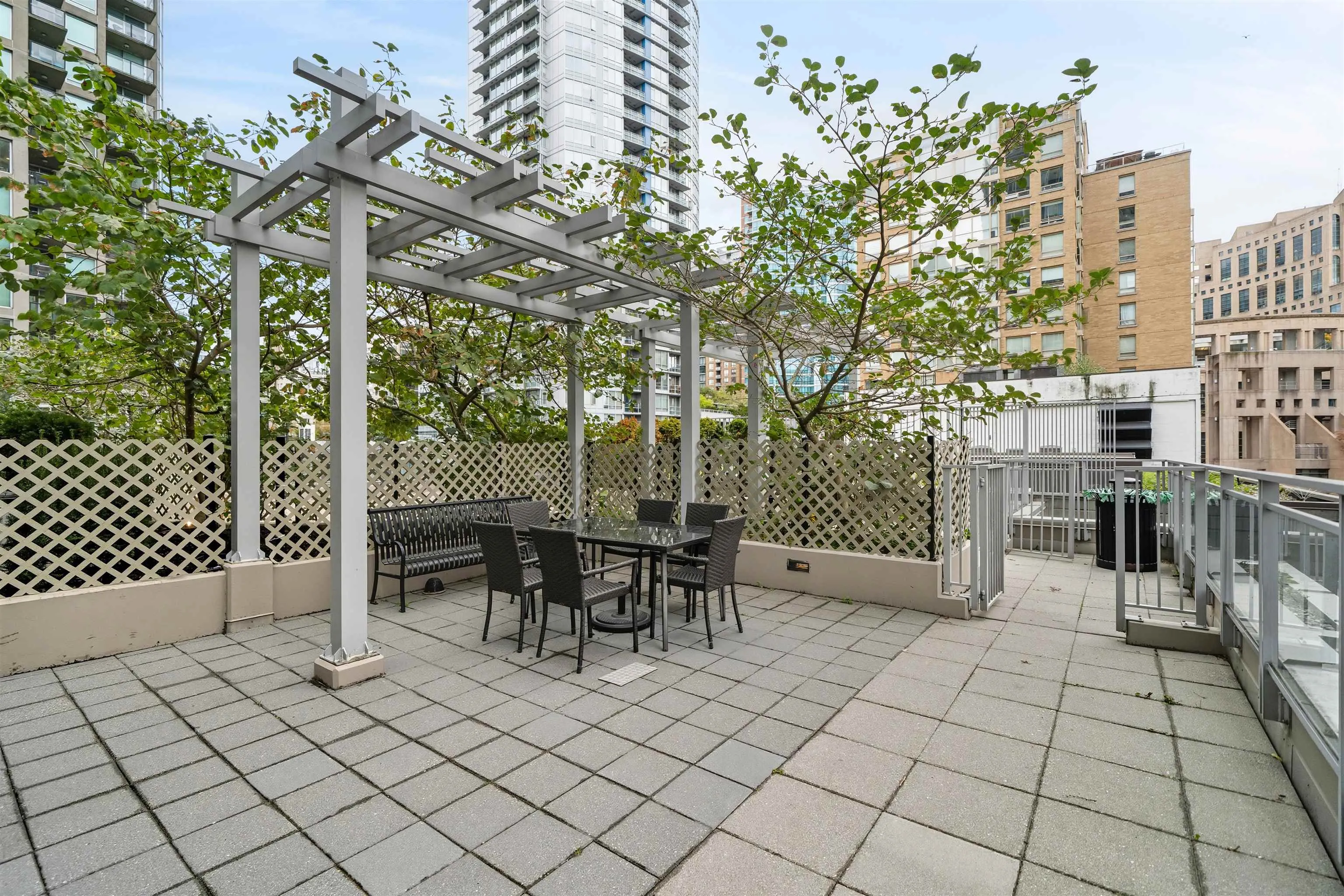 1607 888 Homer Street