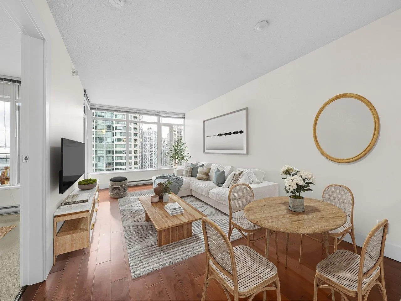 1607 888 Homer Street