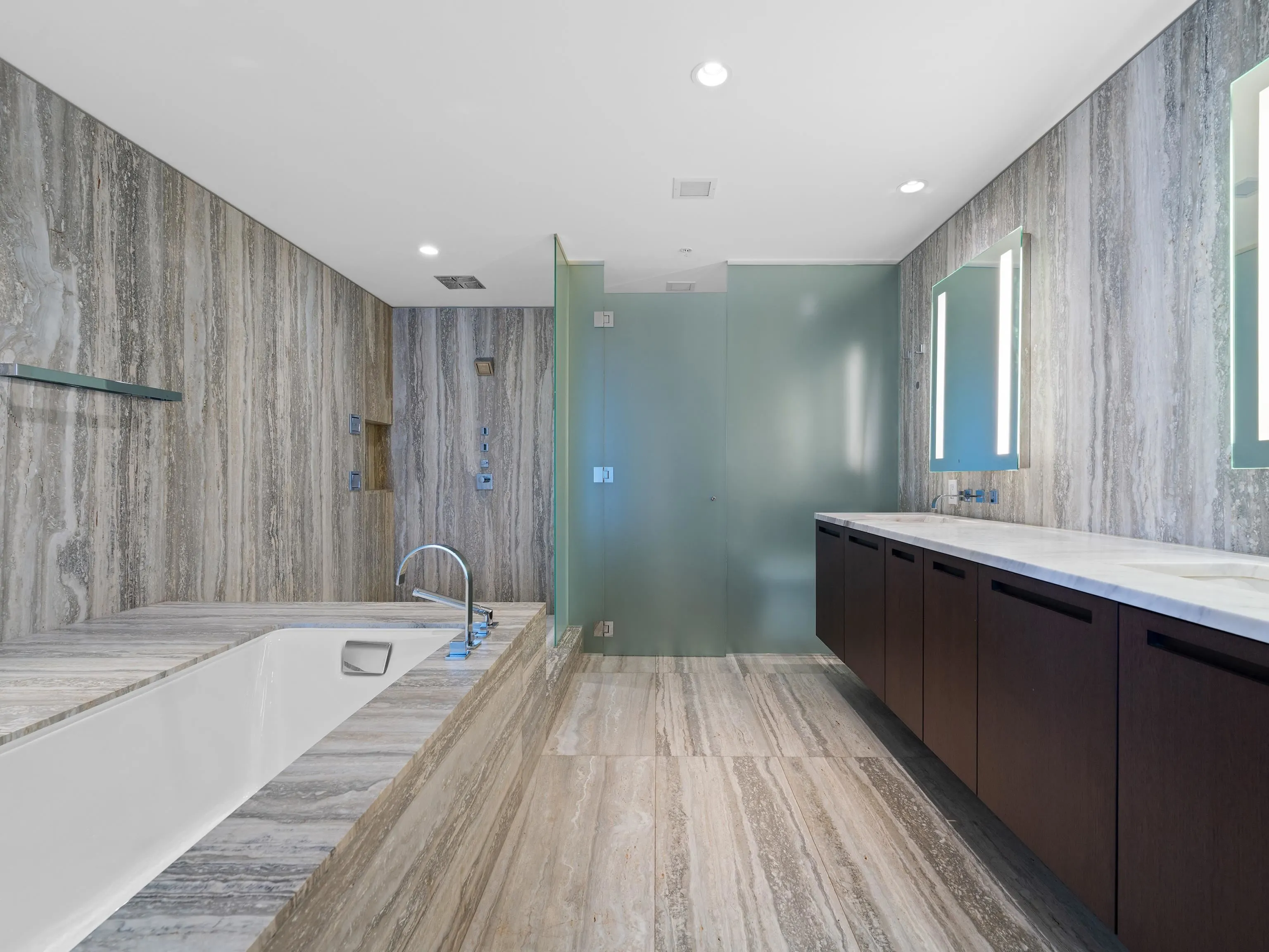 2701 1011 W Cordova Street