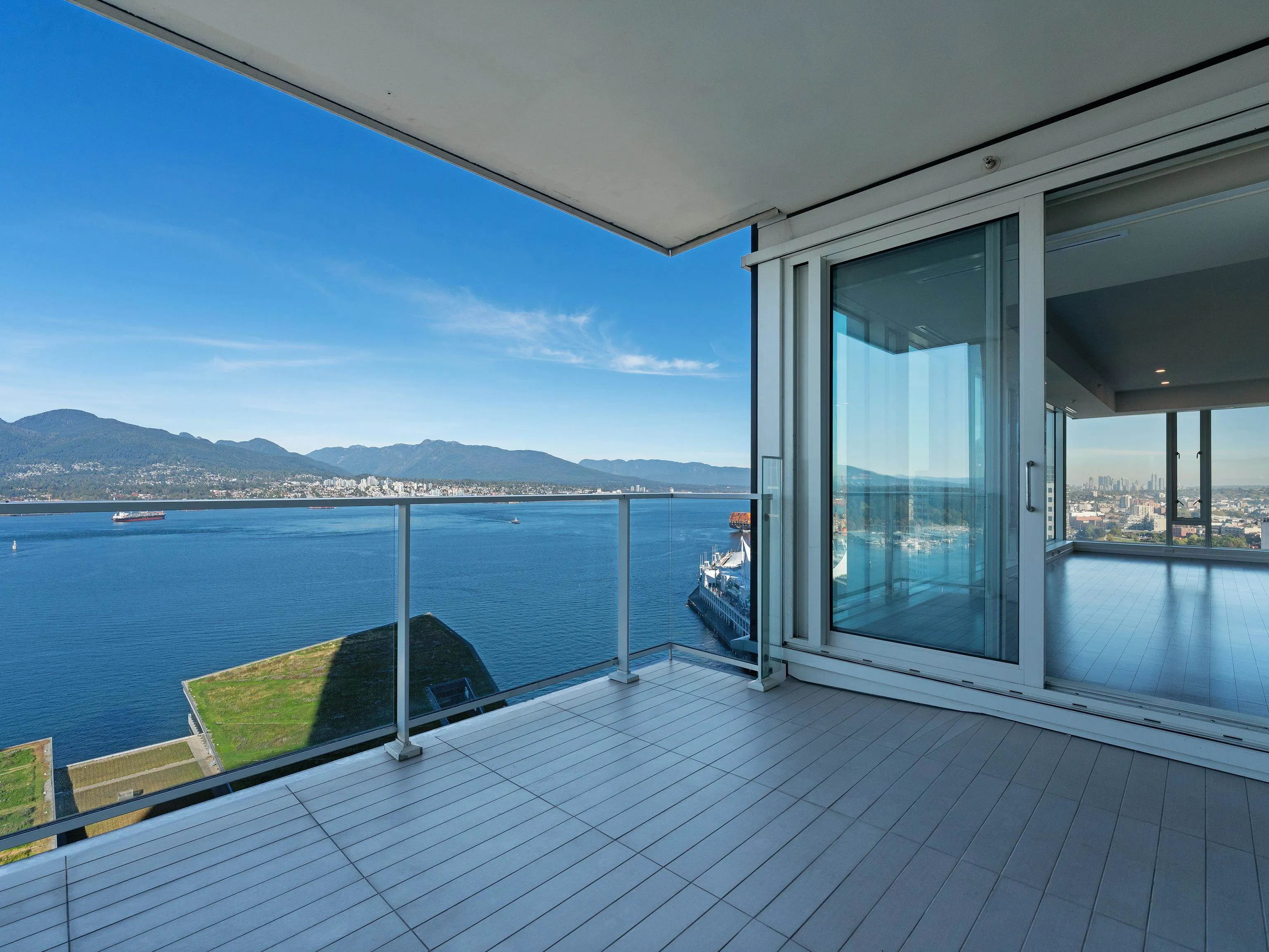 2701 1011 W Cordova Street