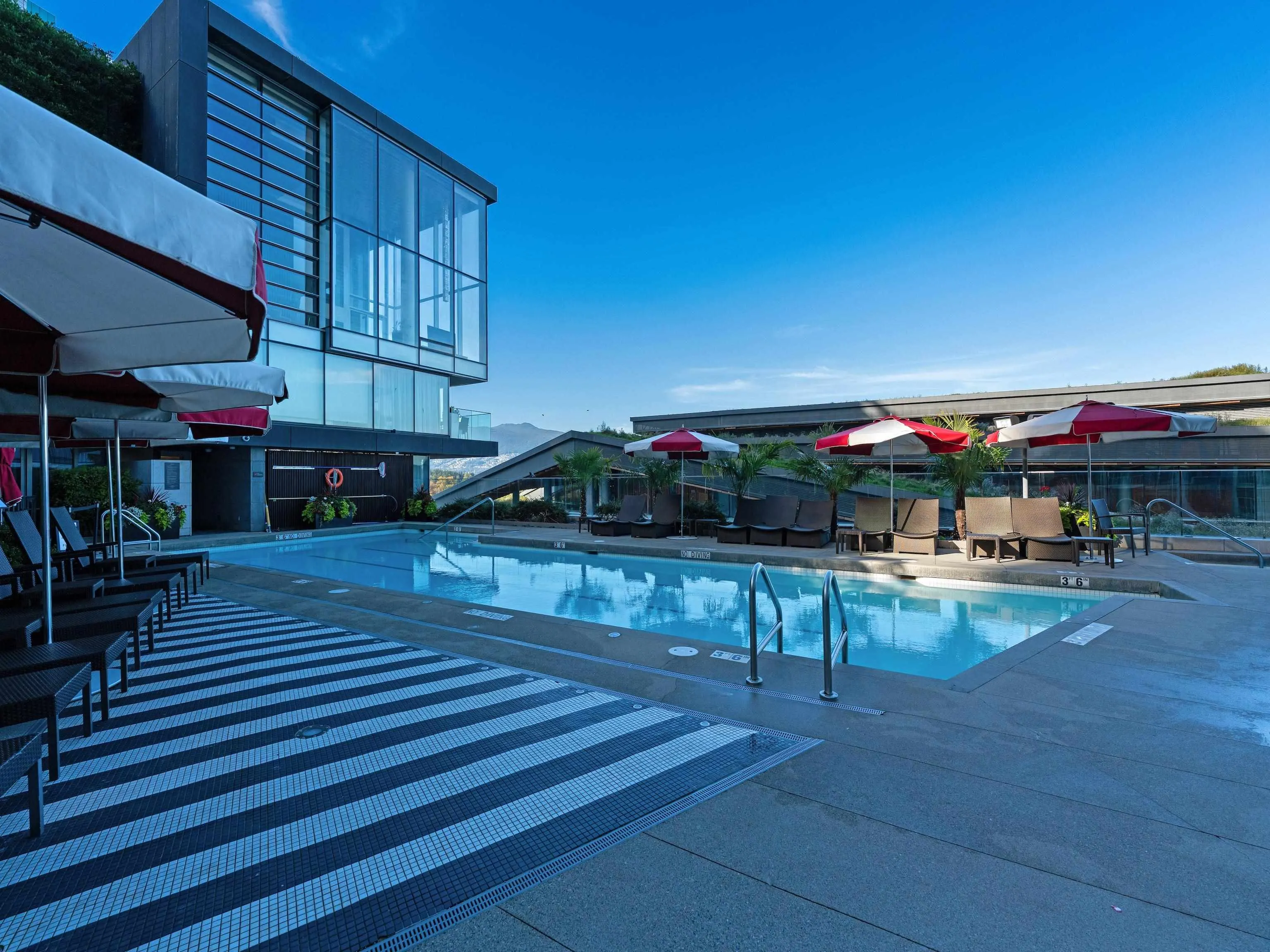 2701 1011 W Cordova Street