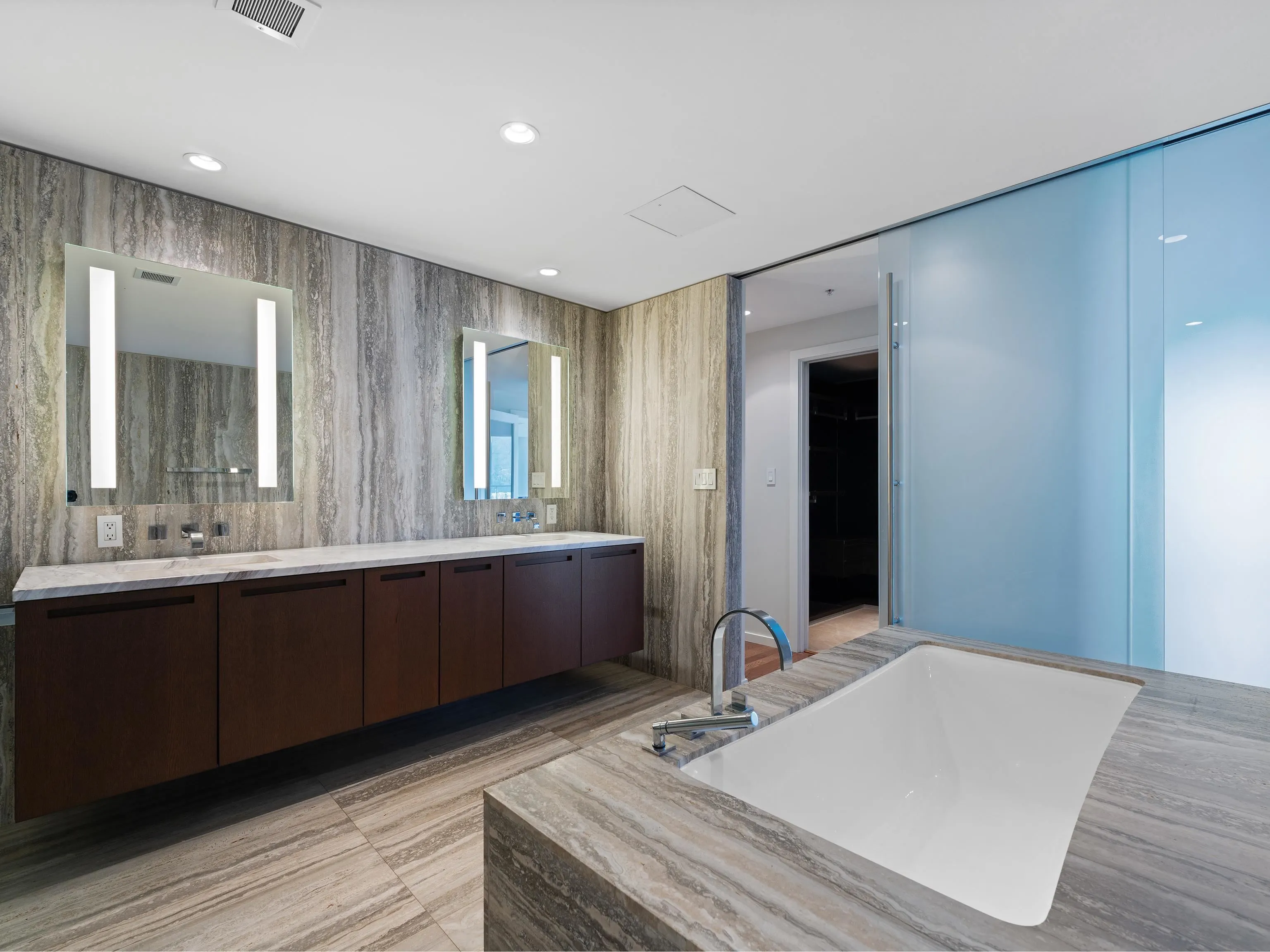 2701 1011 W Cordova Street