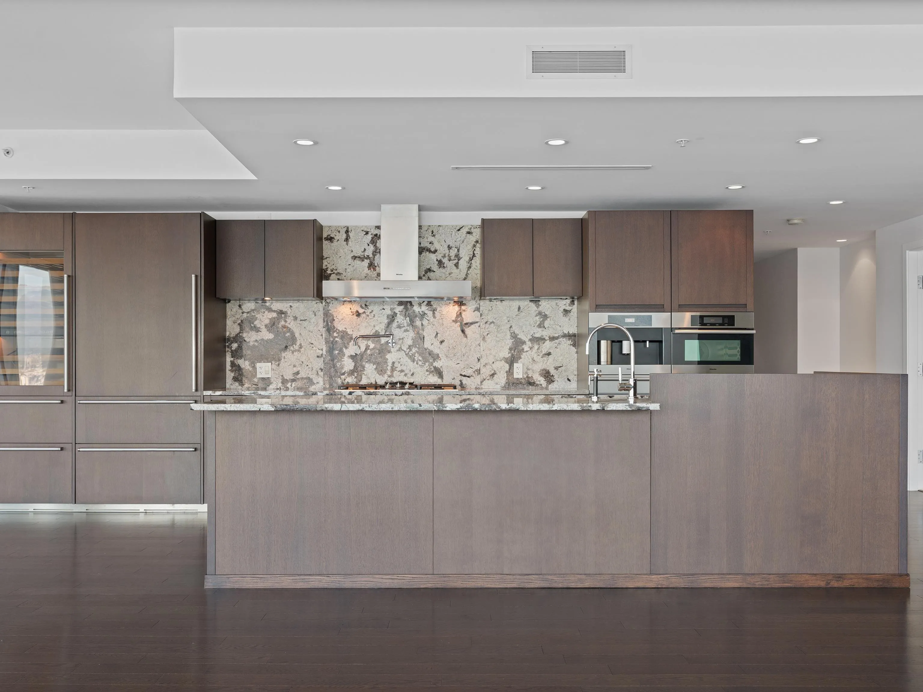 2701 1011 W Cordova Street