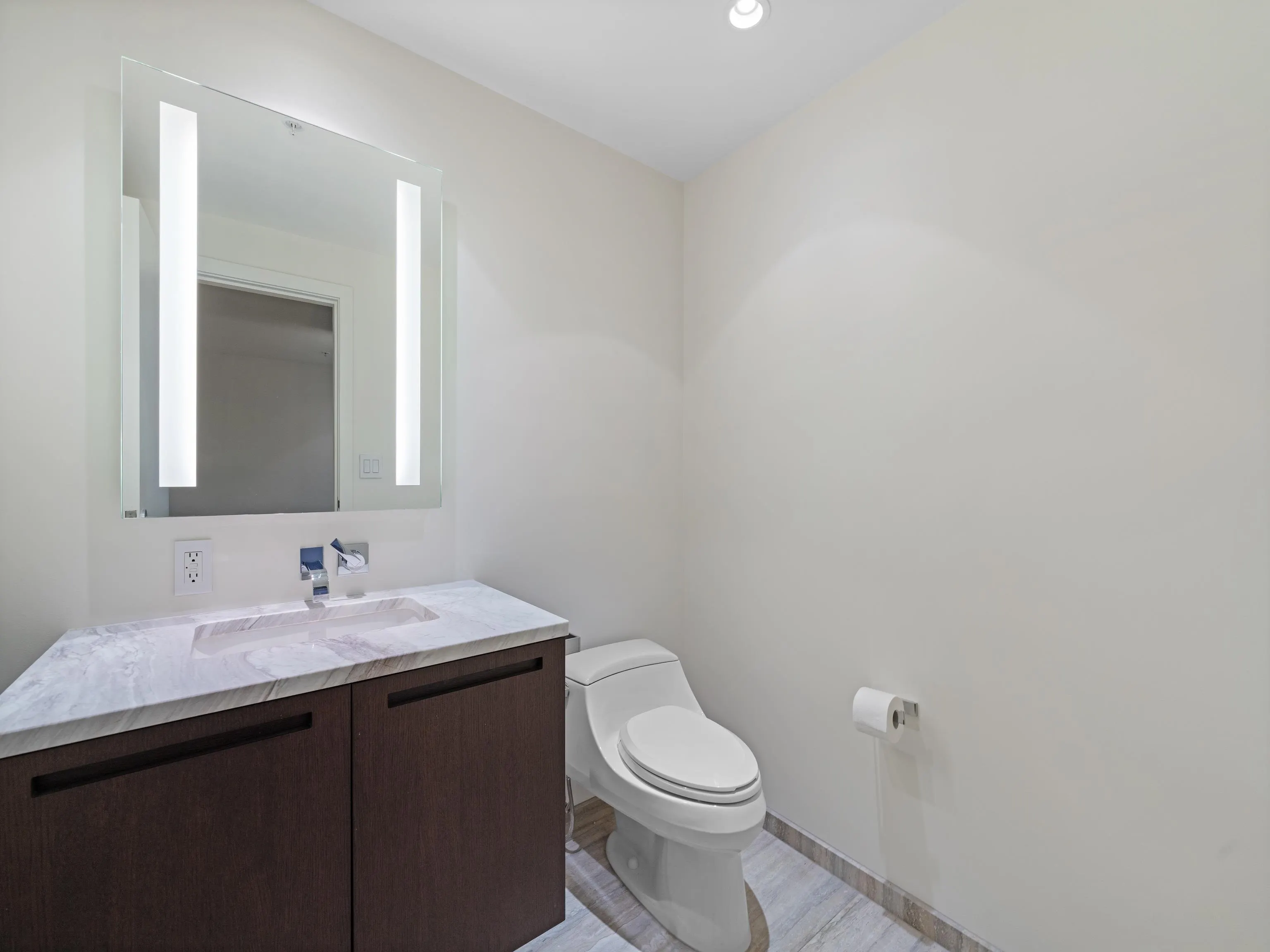 2701 1011 W Cordova Street