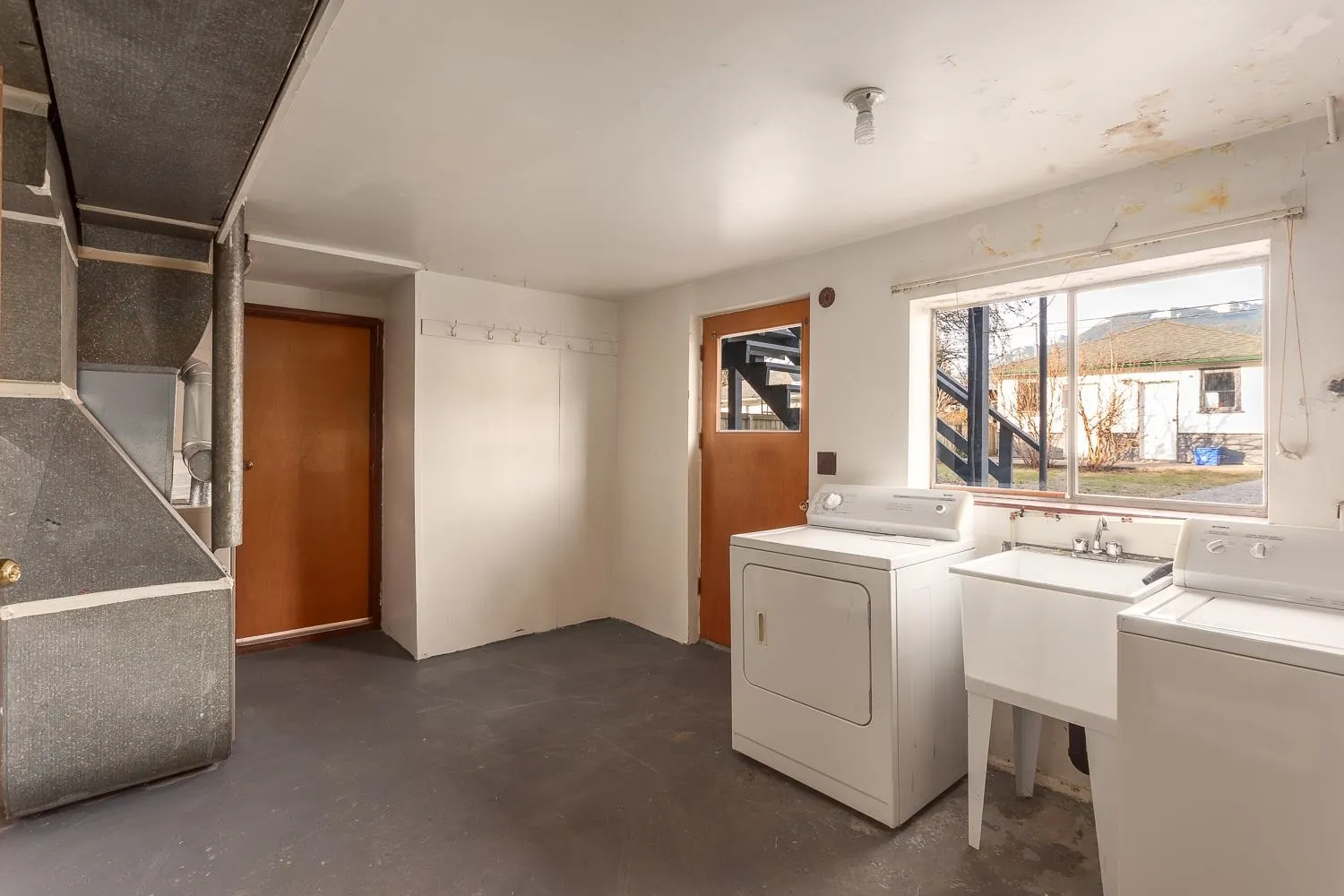 342 E 18th Street