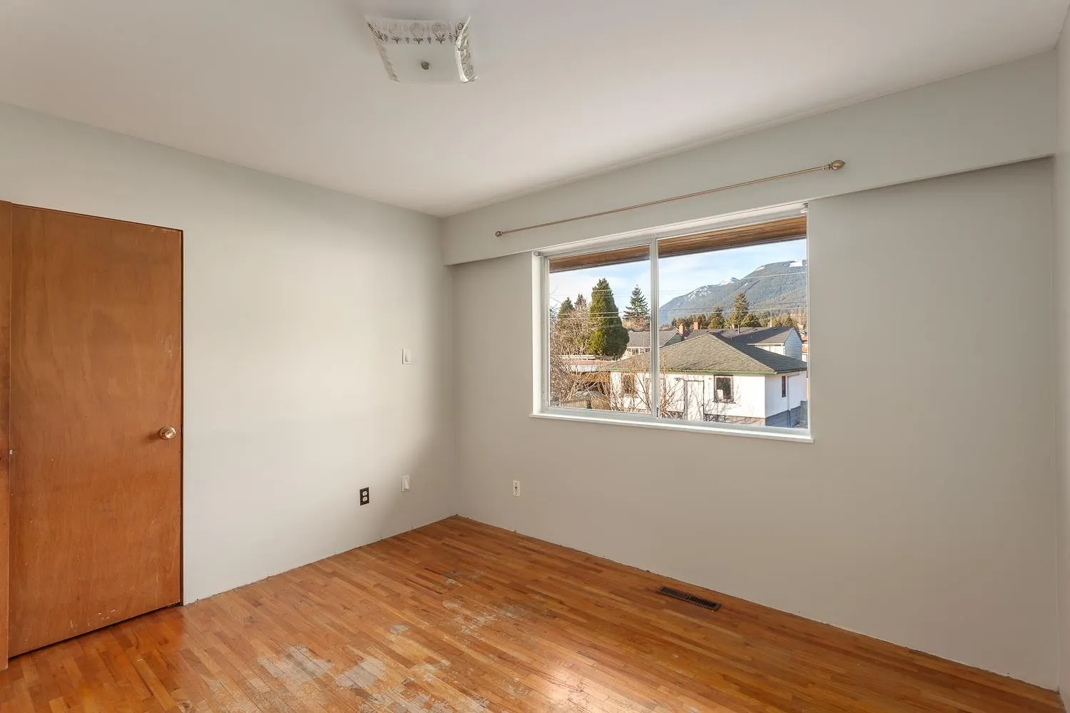 342 E 18th Street