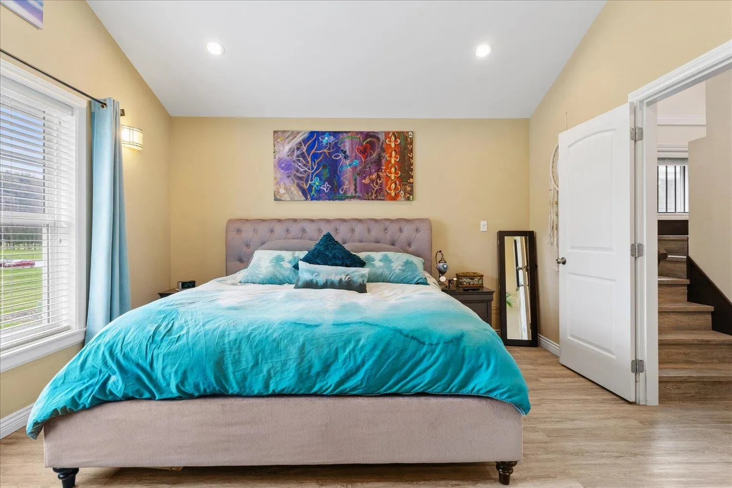 1510 Mackay Crescent