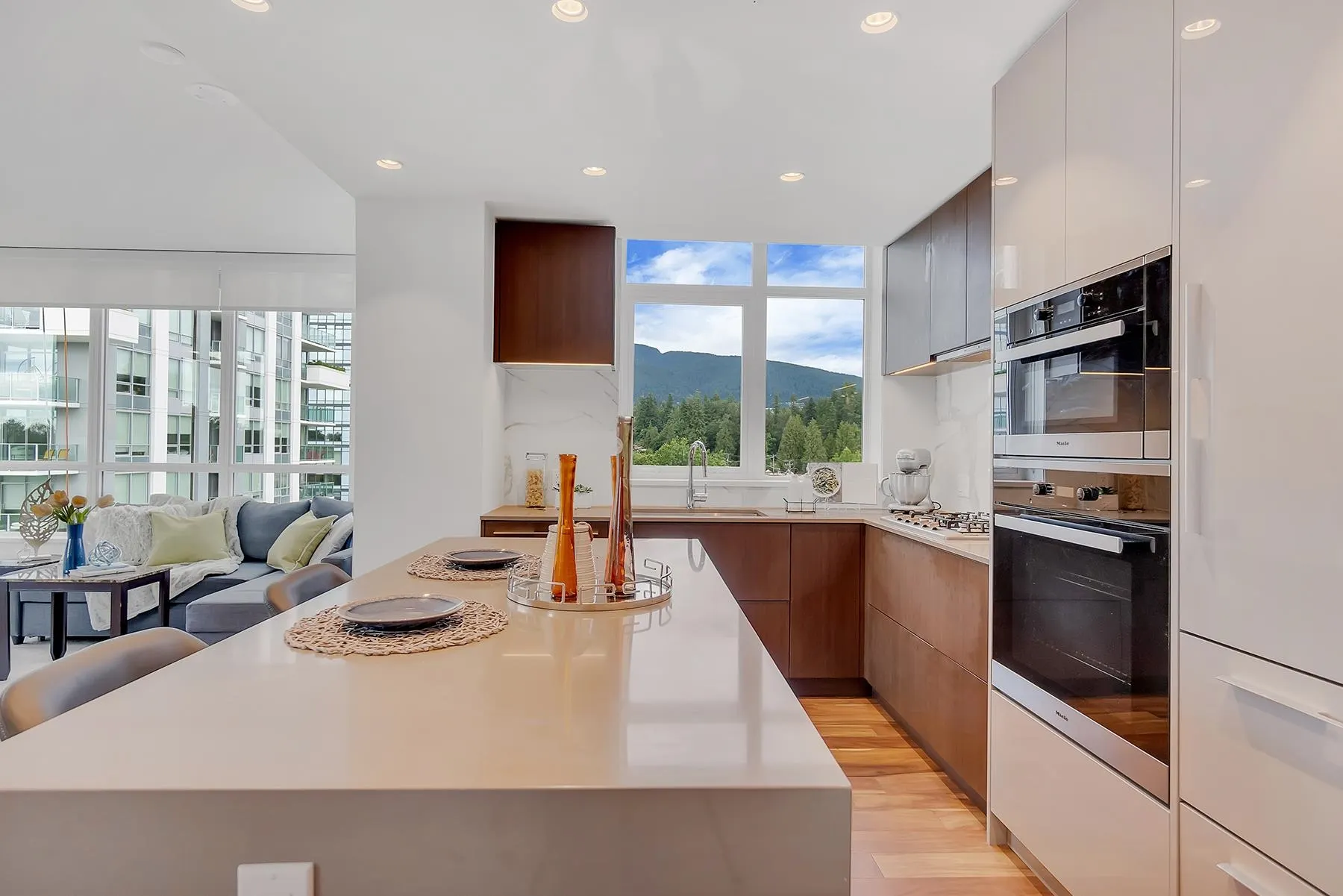 607 1632 Lions Gate Lane