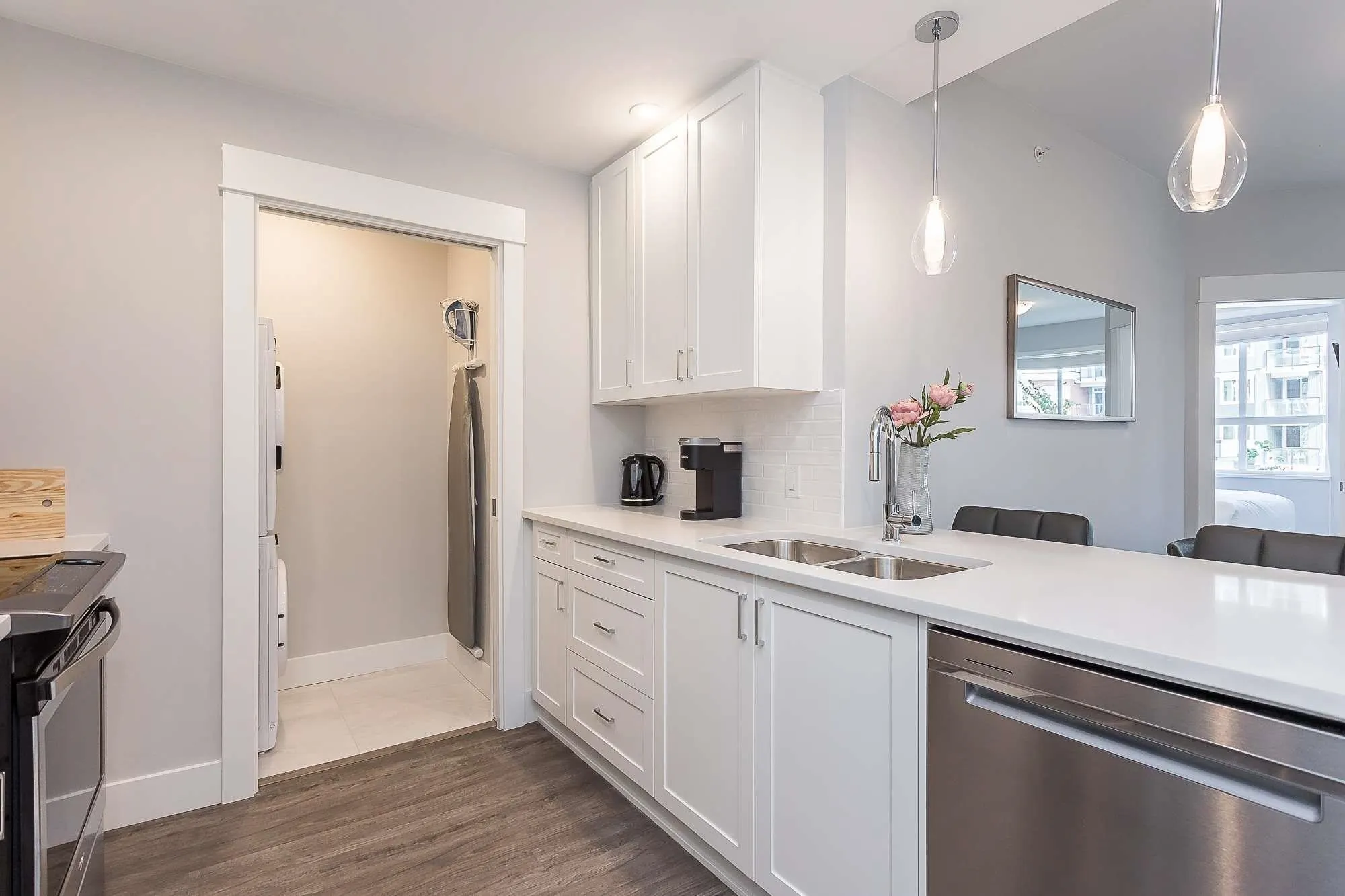 4317 2180 Kelly Avenue