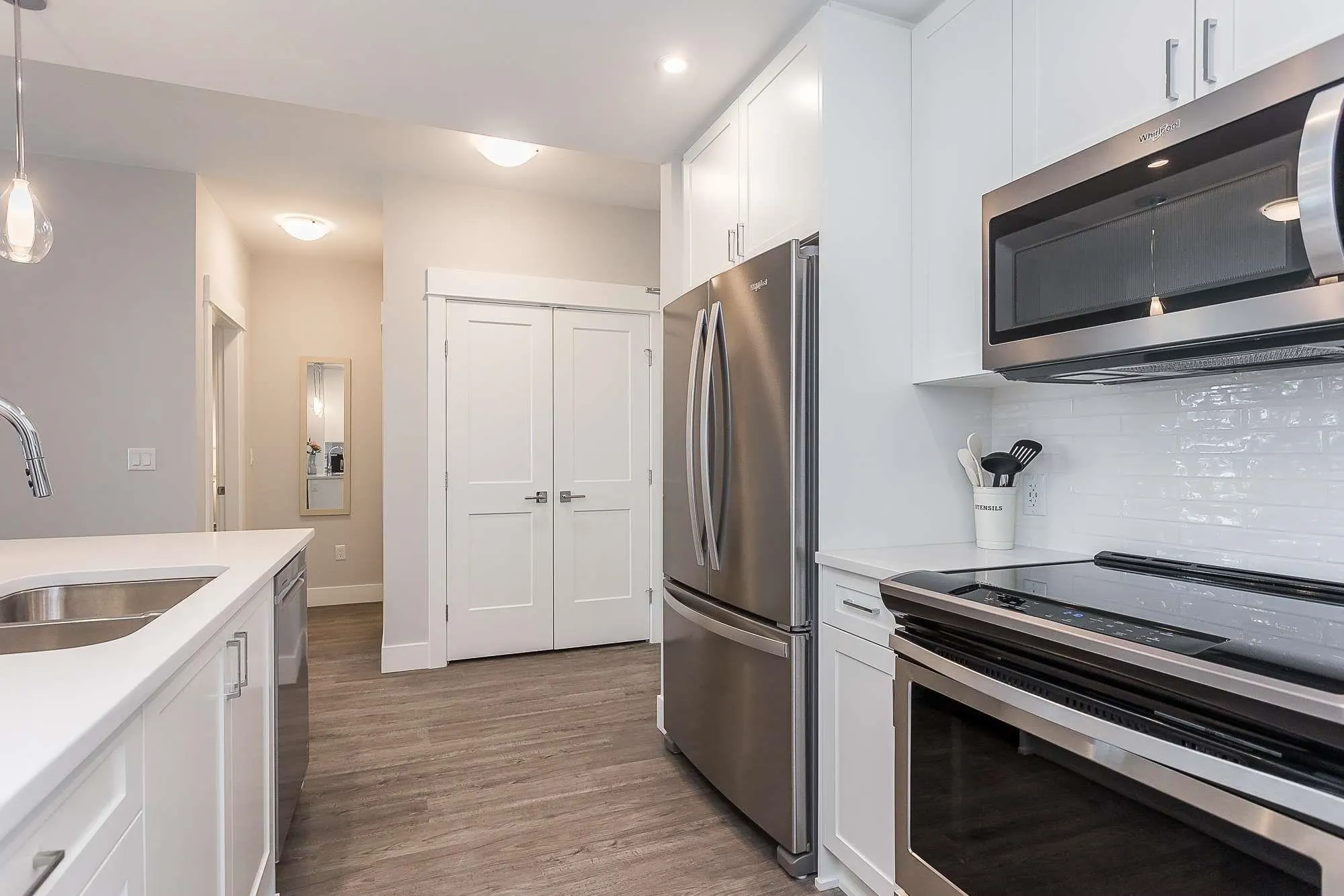 4317 2180 Kelly Avenue