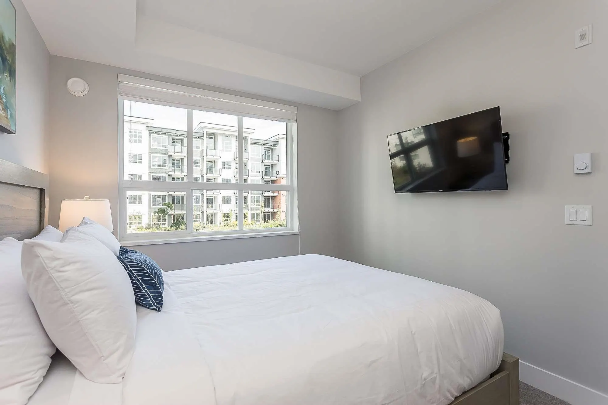 4317 2180 Kelly Avenue