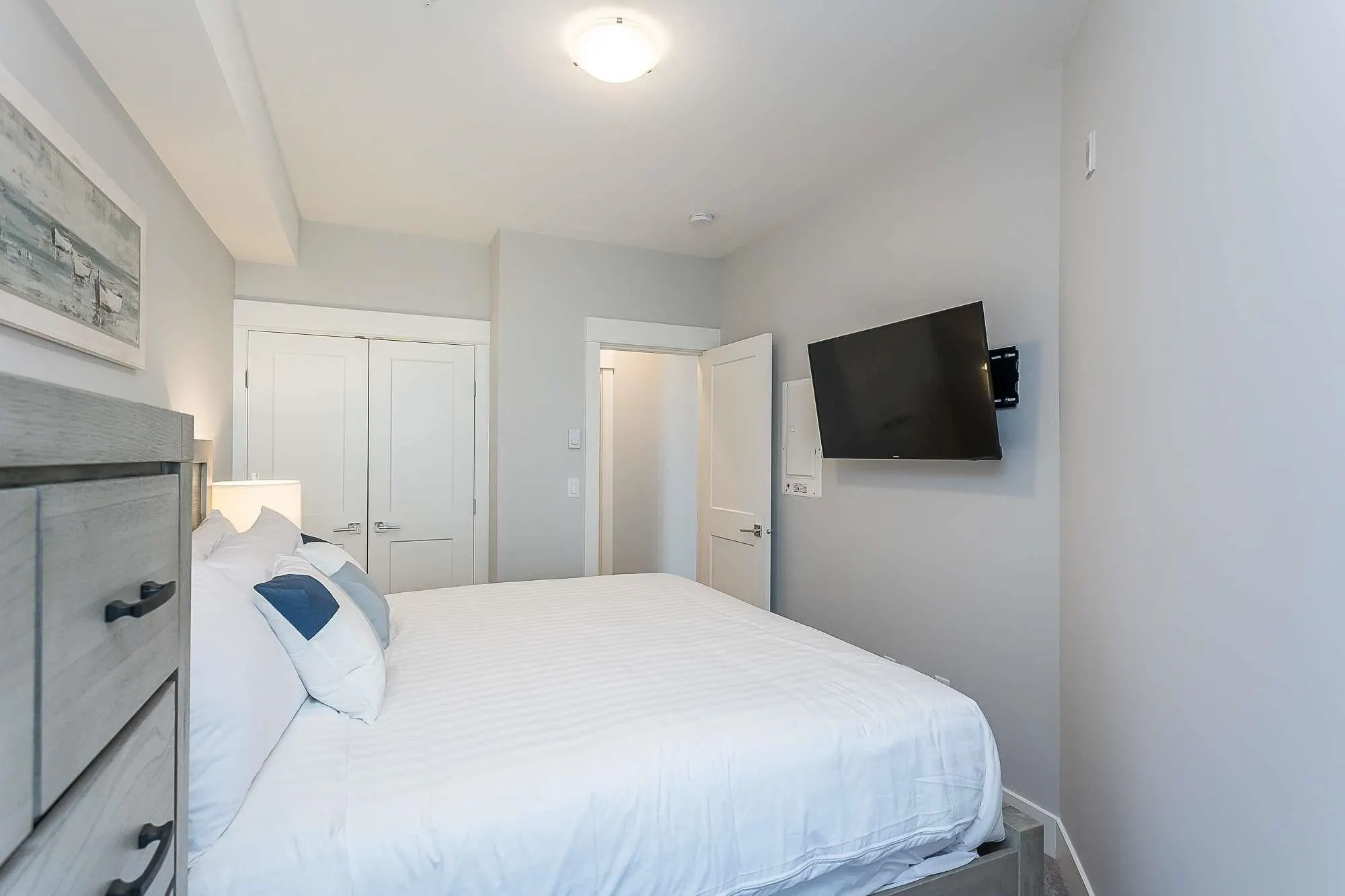 4317 2180 Kelly Avenue