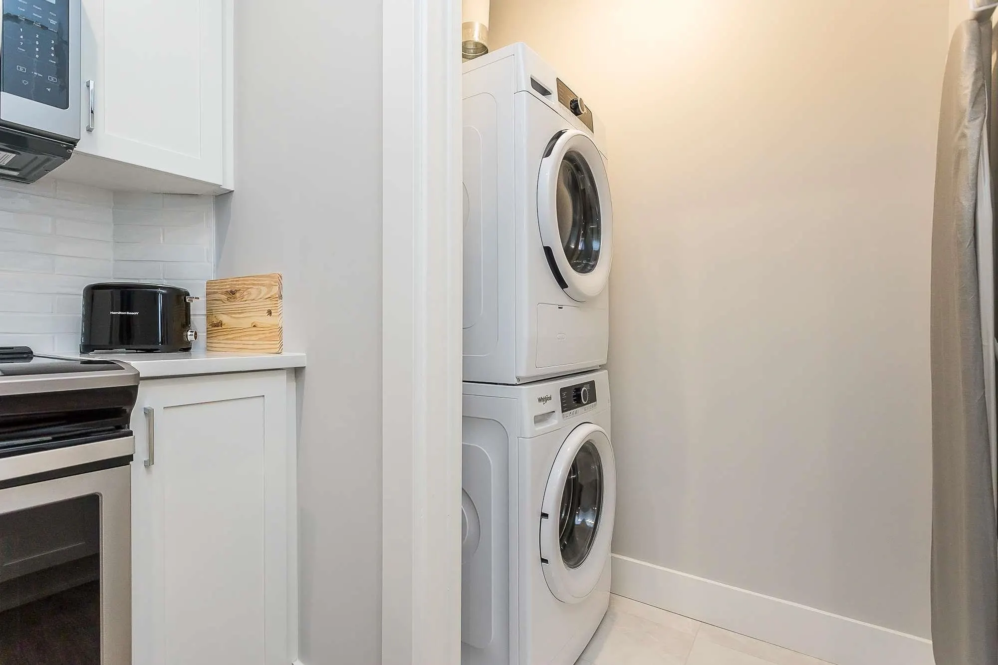 4317 2180 Kelly Avenue