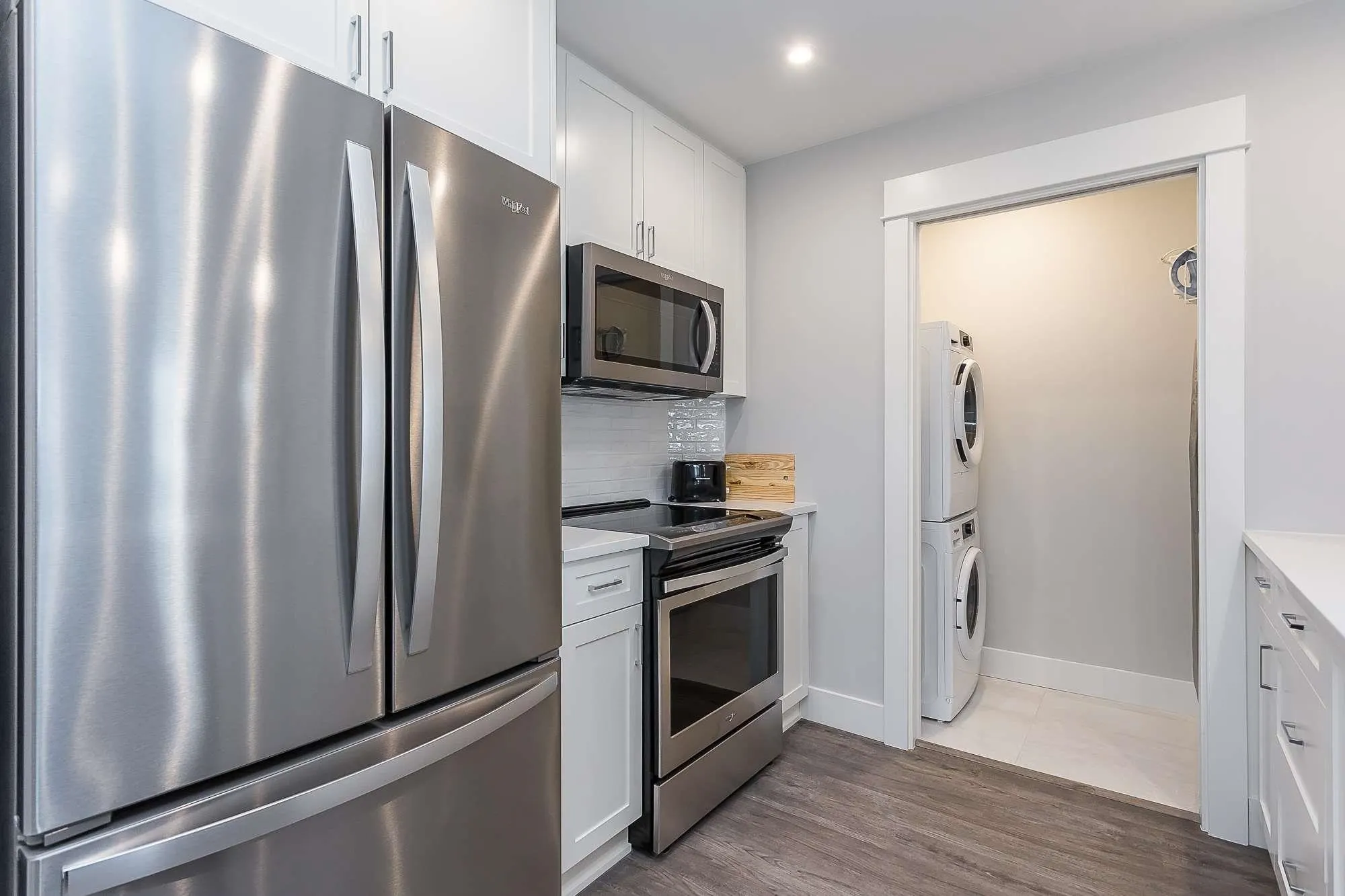 4317 2180 Kelly Avenue