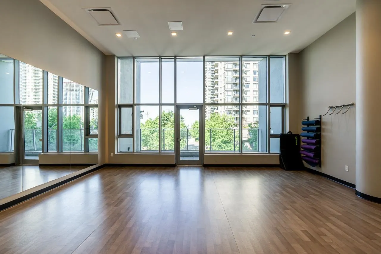1601 2388 Madison Avenue