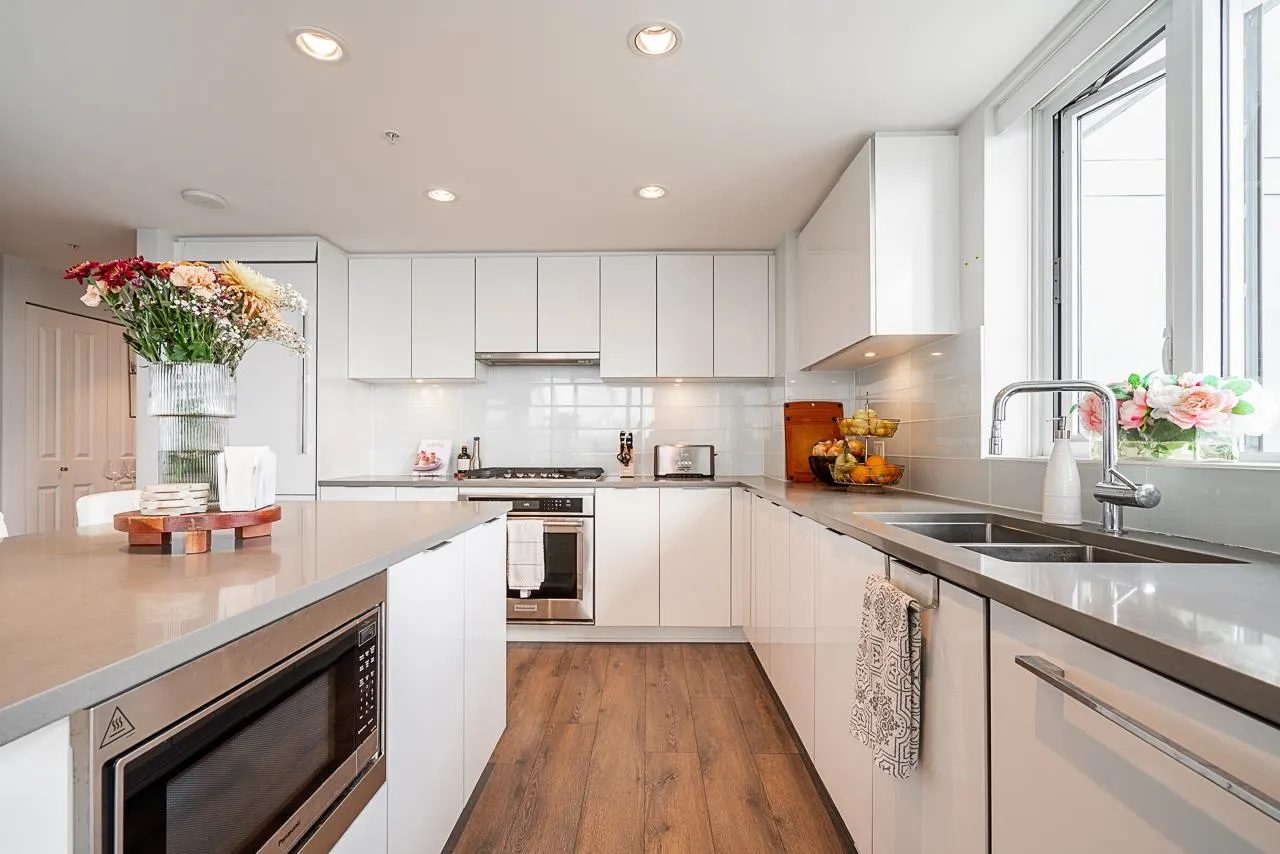 1601 2388 Madison Avenue
