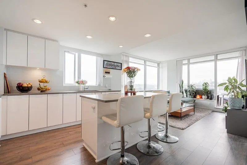 1601 2388 Madison Avenue