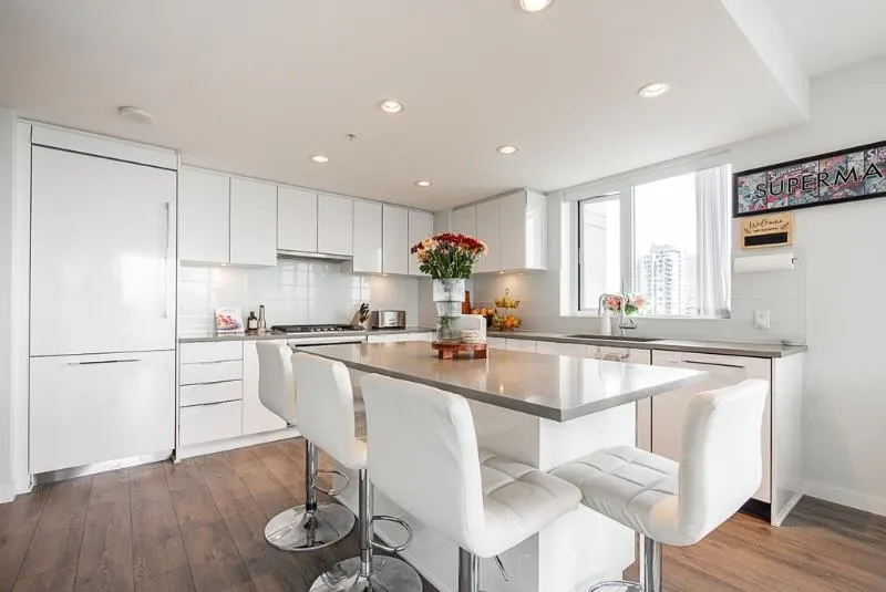 1601 2388 Madison Avenue