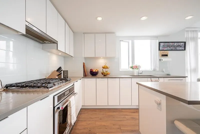 1601 2388 Madison Avenue