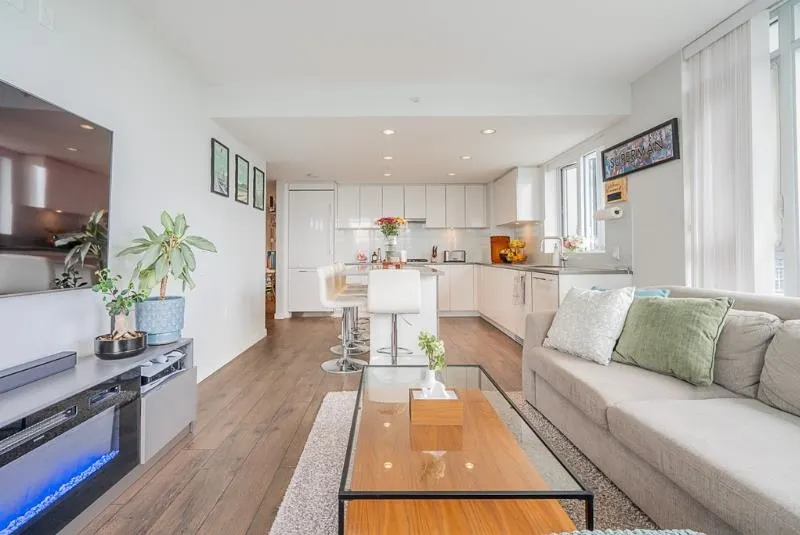1601 2388 Madison Avenue