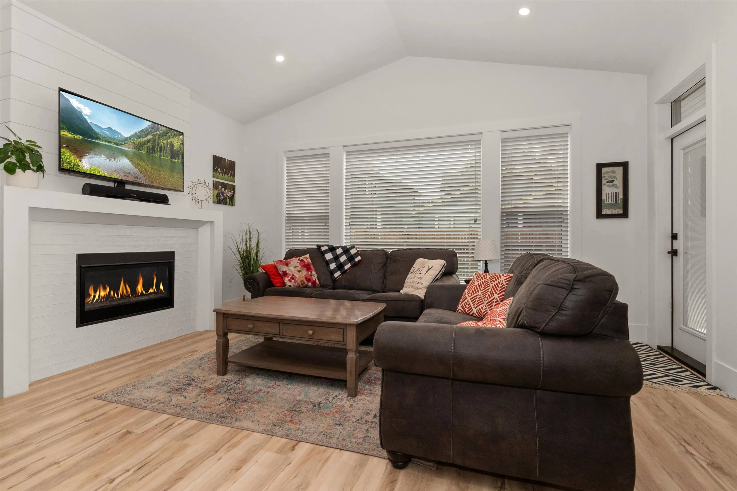 36 46211 Promontory Road