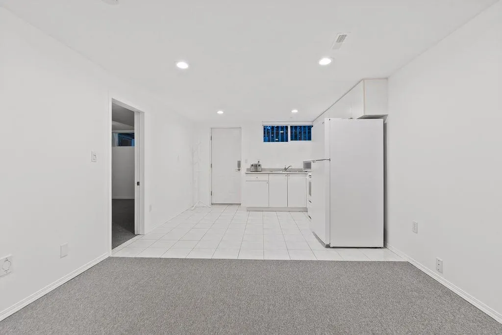 3998 Phyllis Road