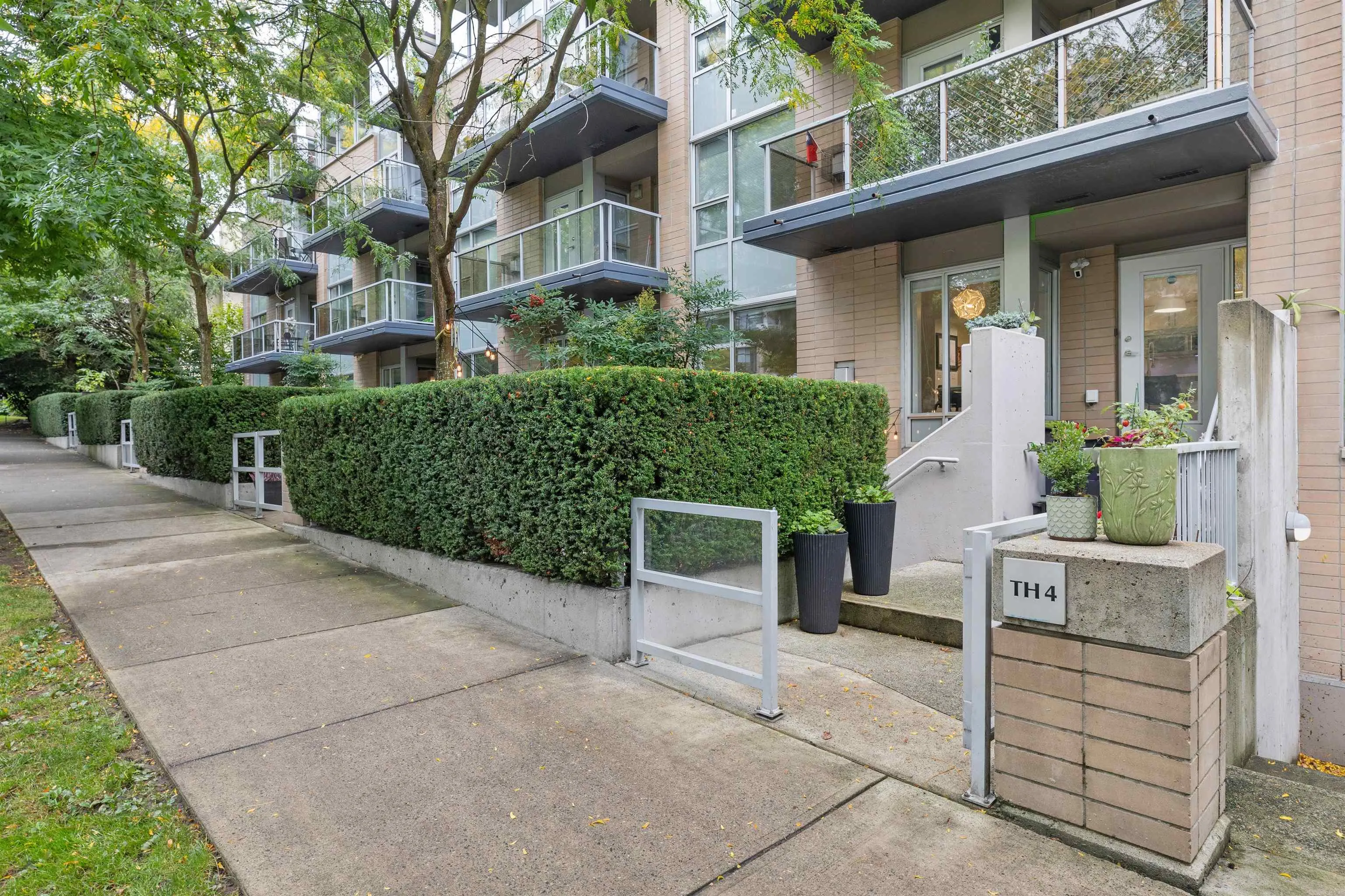 TH4 1288 Chesterfield Avenue