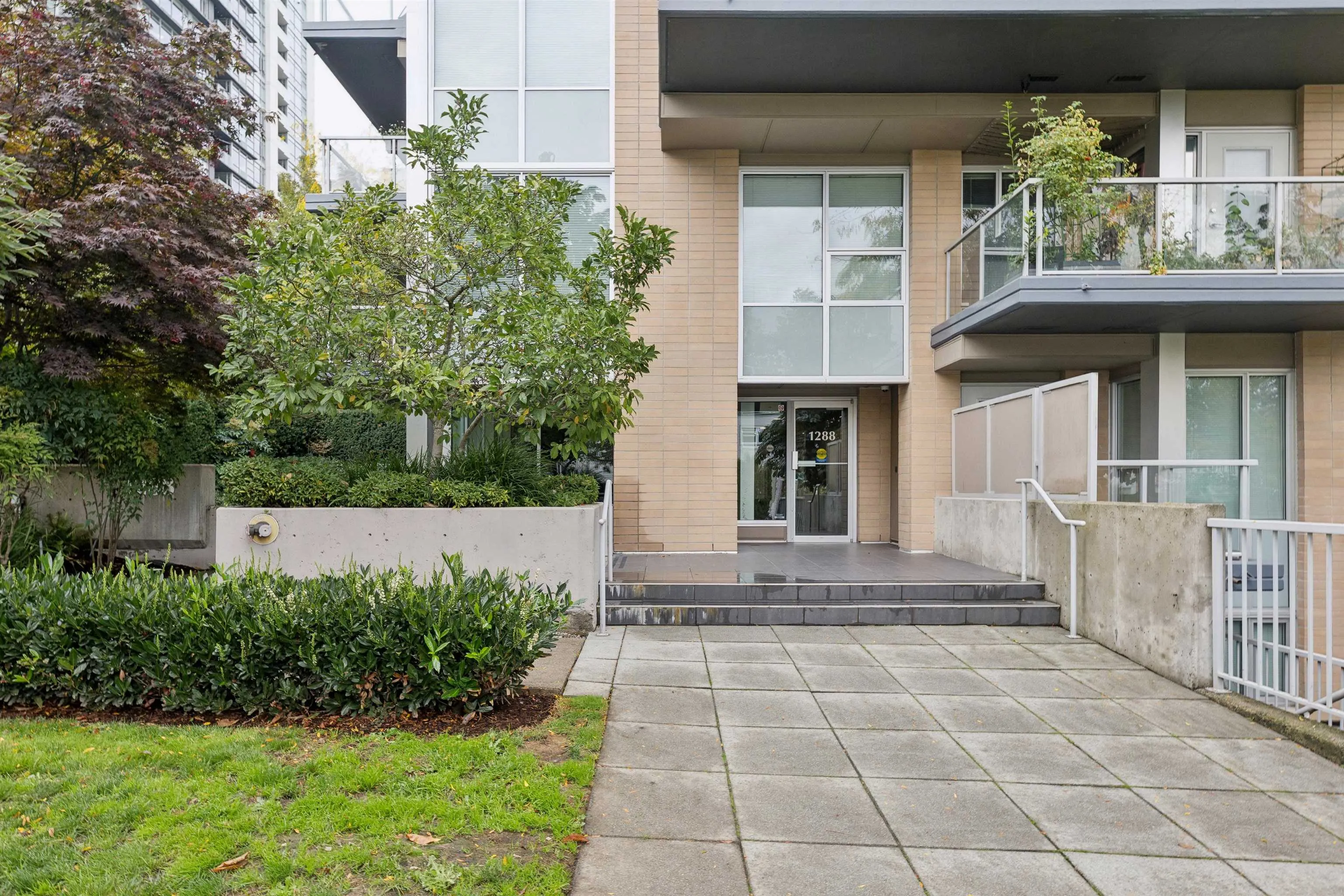 TH4 1288 Chesterfield Avenue