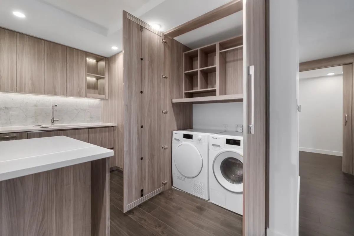 1413 1768 Cook Street