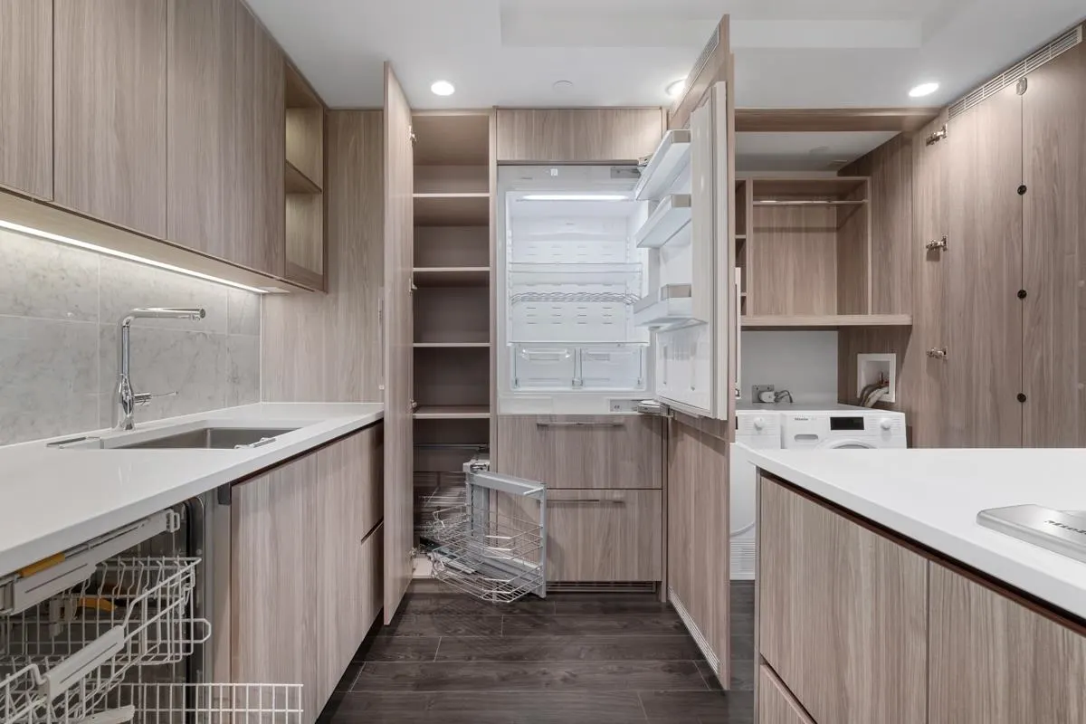 1413 1768 Cook Street