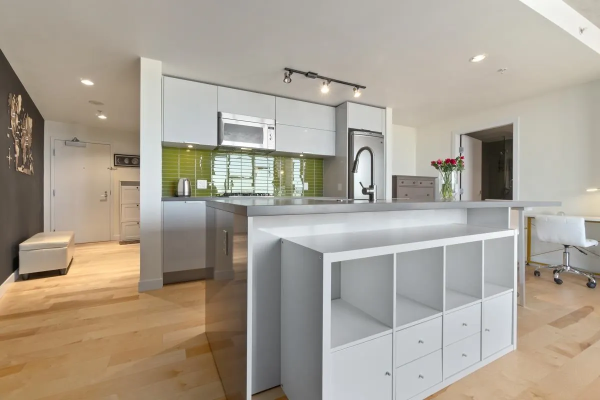 1403 108 W Cordova Street