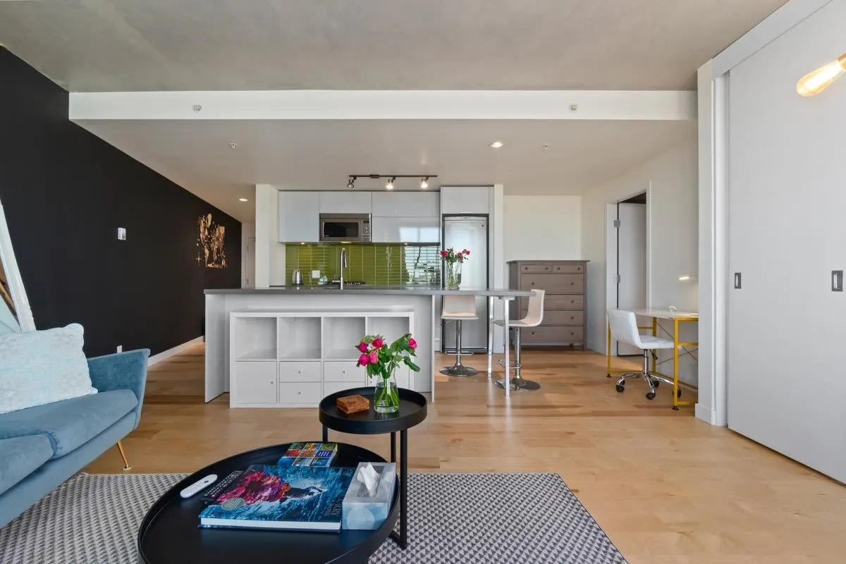 1403 108 W Cordova Street