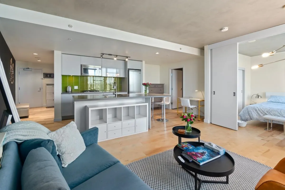 1403 108 W Cordova Street