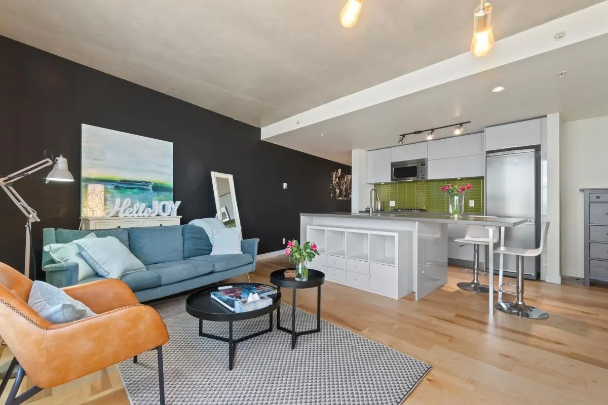 1403 108 W Cordova Street