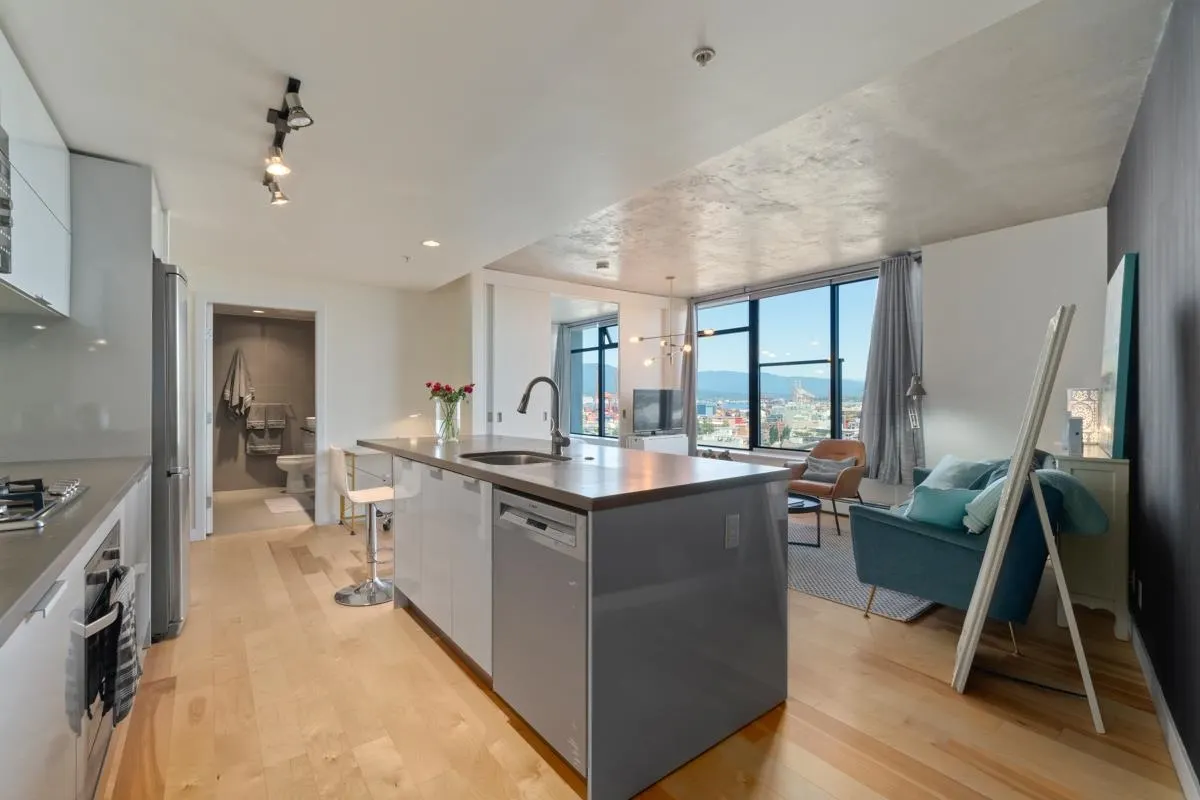 1403 108 W Cordova Street