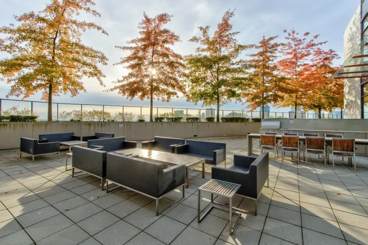 1403 108 W Cordova Street