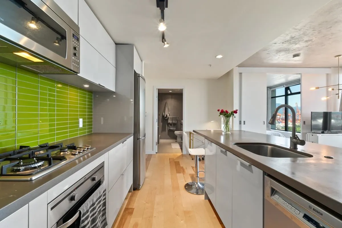 1403 108 W Cordova Street