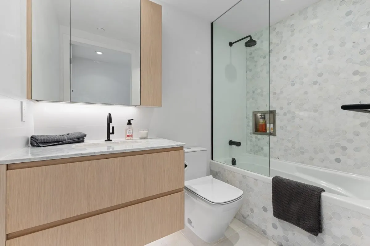 1105 1180 Broughton Street