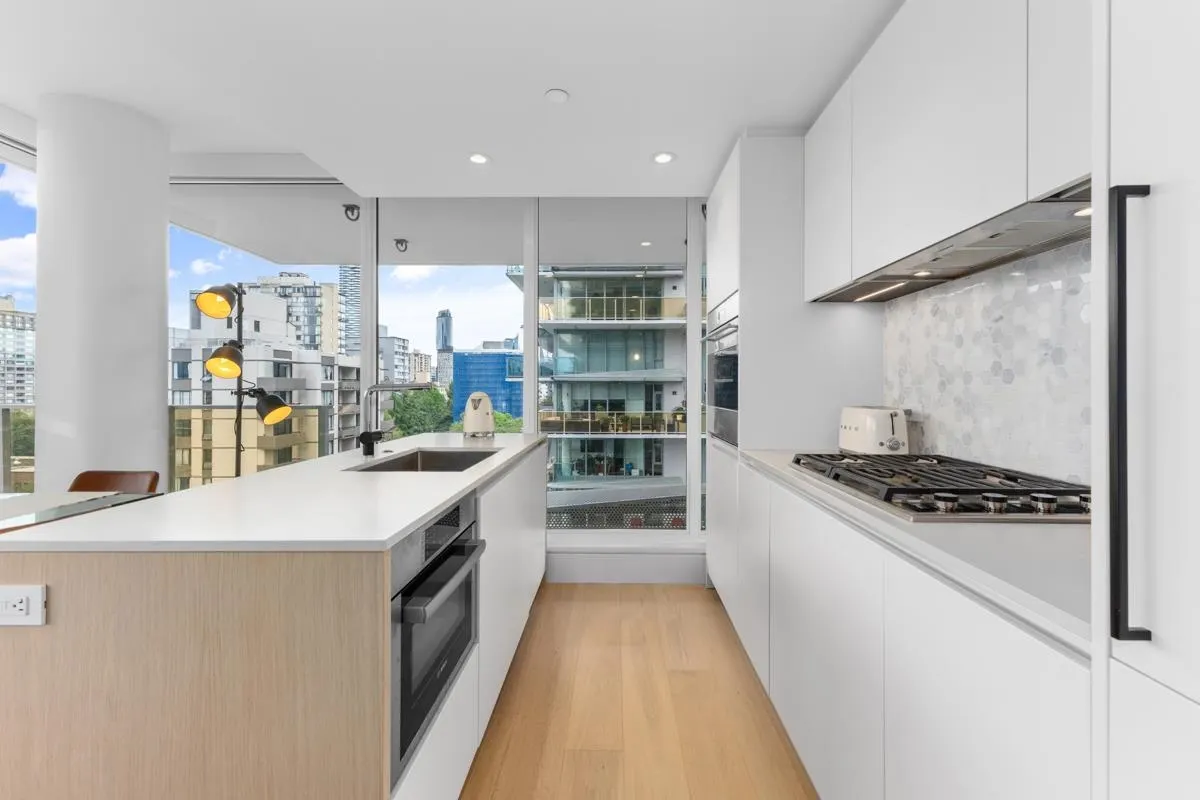 1105 1180 Broughton Street