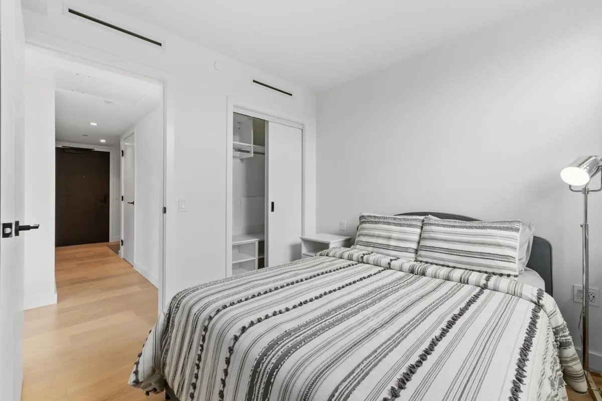 1105 1180 Broughton Street