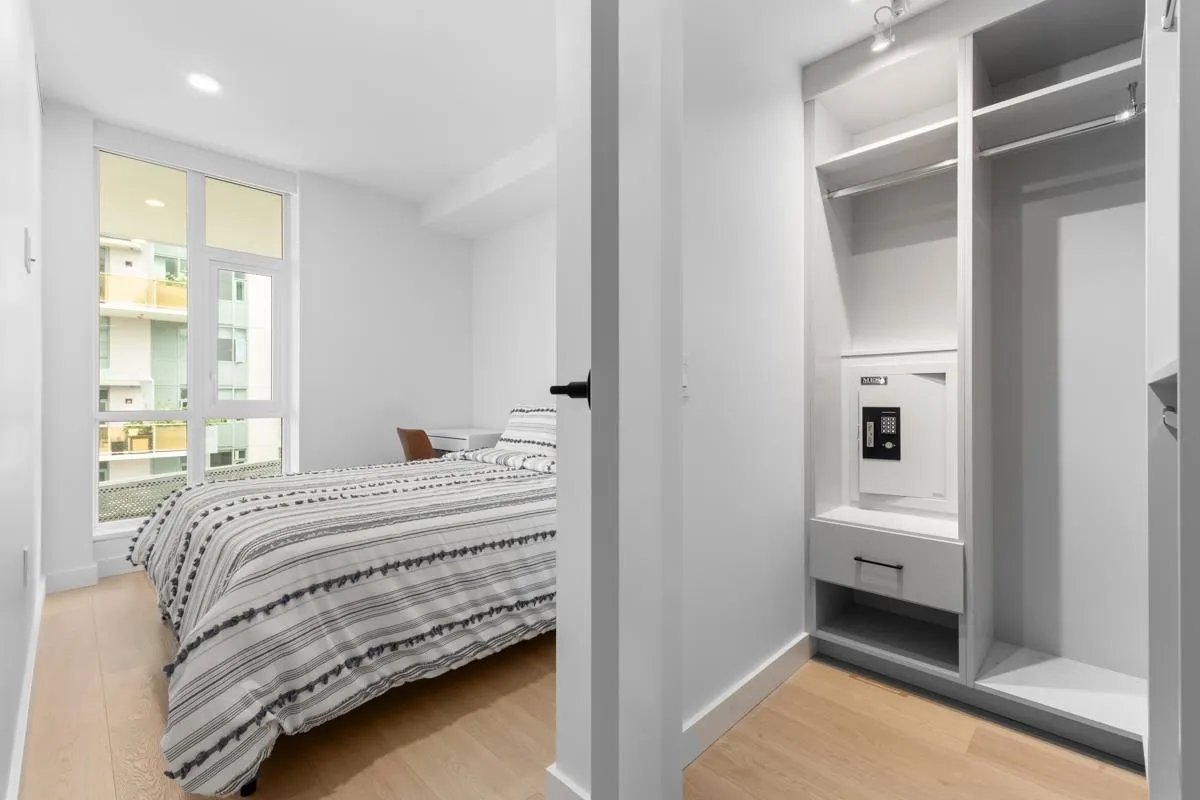 1105 1180 Broughton Street