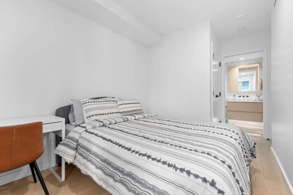 1105 1180 Broughton Street